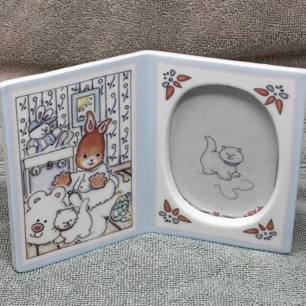 Vintage 1993‎ Roman Inc Cara Licensing Ceramic Nursery Bunny Cat Picture Frame